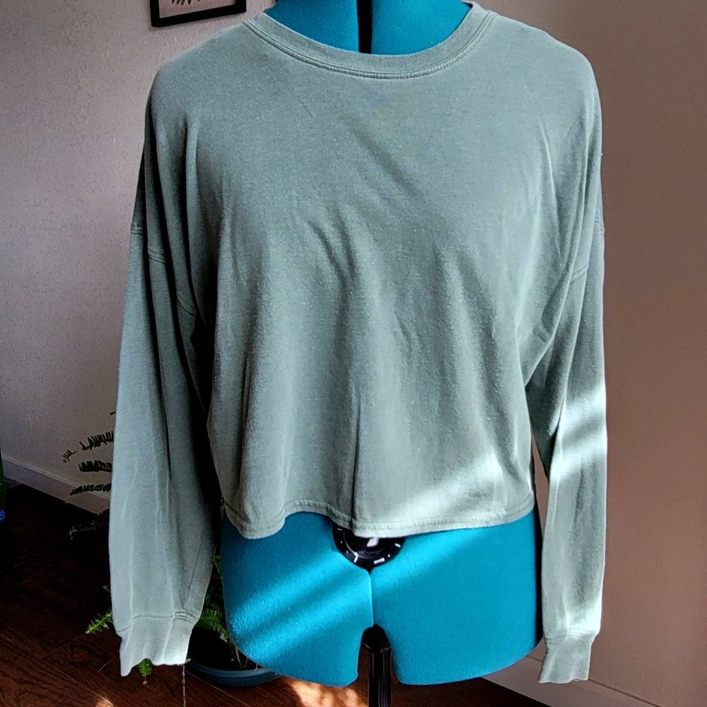 Sky + Sparrow distressed long sleeve t-shirt. Olive green, junior's size large